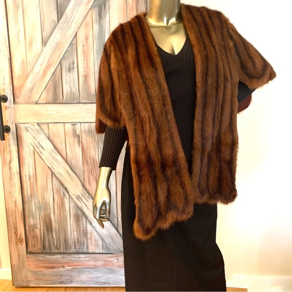 🎉🎉Host Pick🎉🎉1950’s Mink Fur Cape (Scalloped) Adjustable wear Short/Long - Picture 7 of 16
